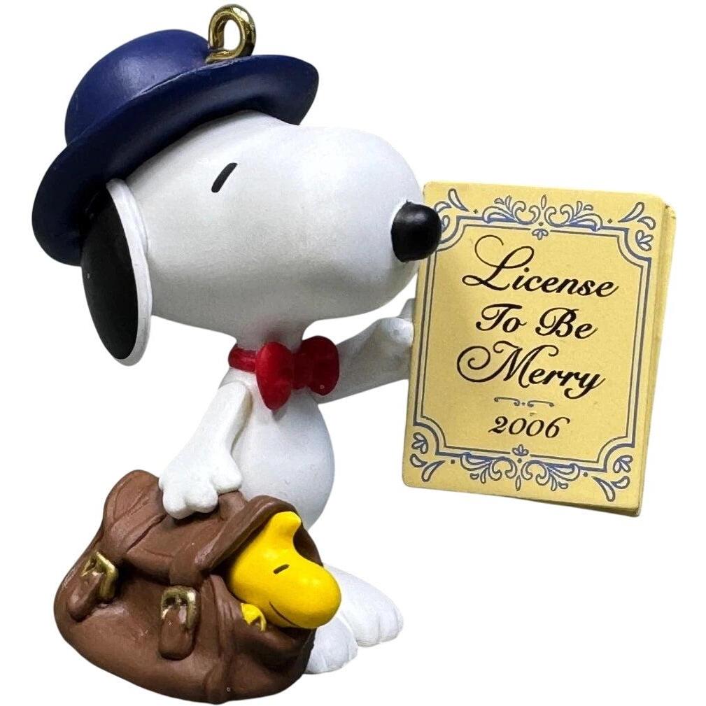 2006 The Legal Beagle Hallmark Ornament (Spotlight on Snoopy) QX2316