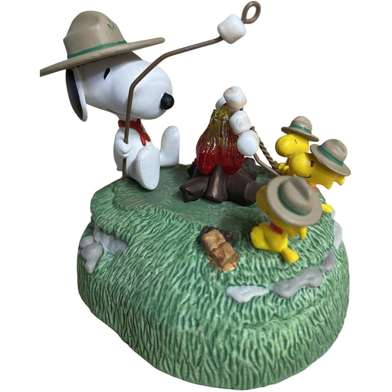 2007 Beagle Scouts' Campfire Hallmark Ornament (Peanuts) QXI4319