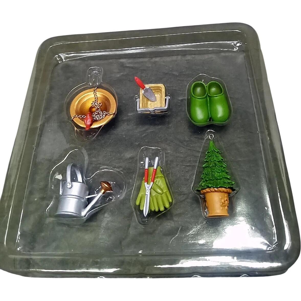 2007 Green Thumb Gardening Hallmark Ornament (Garden) QXM8137