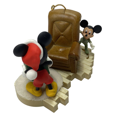 2007 Hide 'n' Peek Hallmark Ornament (Mickey Mouse & Friends) QXD4209
