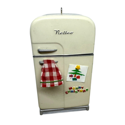 2007 Holiday Fridge Hallmark Ornament (Kitchen) QXG7549