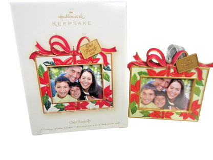 2007 Our Family Hallmark Ornament (Photo Holder) QXG6399