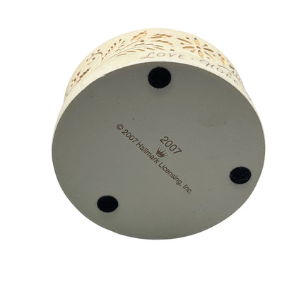 2007 Snow Globe Hallmark Ornament (Joy to the World) QSR8099