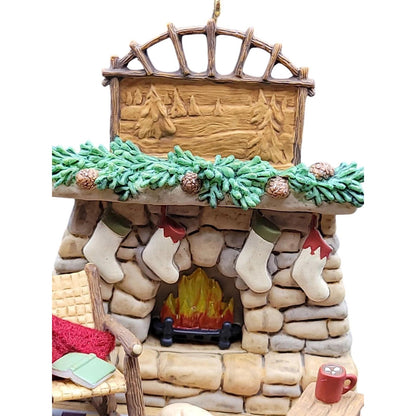 2007 A Quiet Moment Hallmark Ornament (Golden Retriever by Fireplace) QXG7099