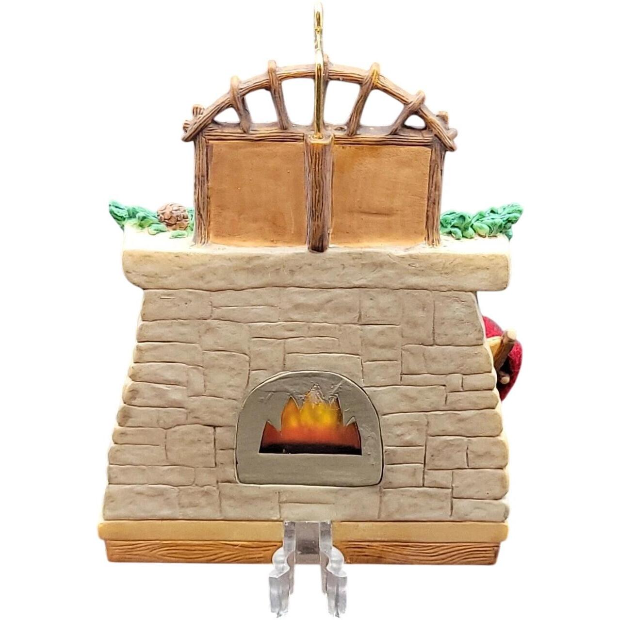 2007 A Quiet Moment Hallmark Ornament (Golden Retriever by Fireplace) QXG7099