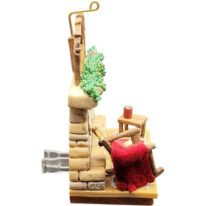 2007 A Quiet Moment Hallmark Ornament (Golden Retriever by Fireplace) QXG7099