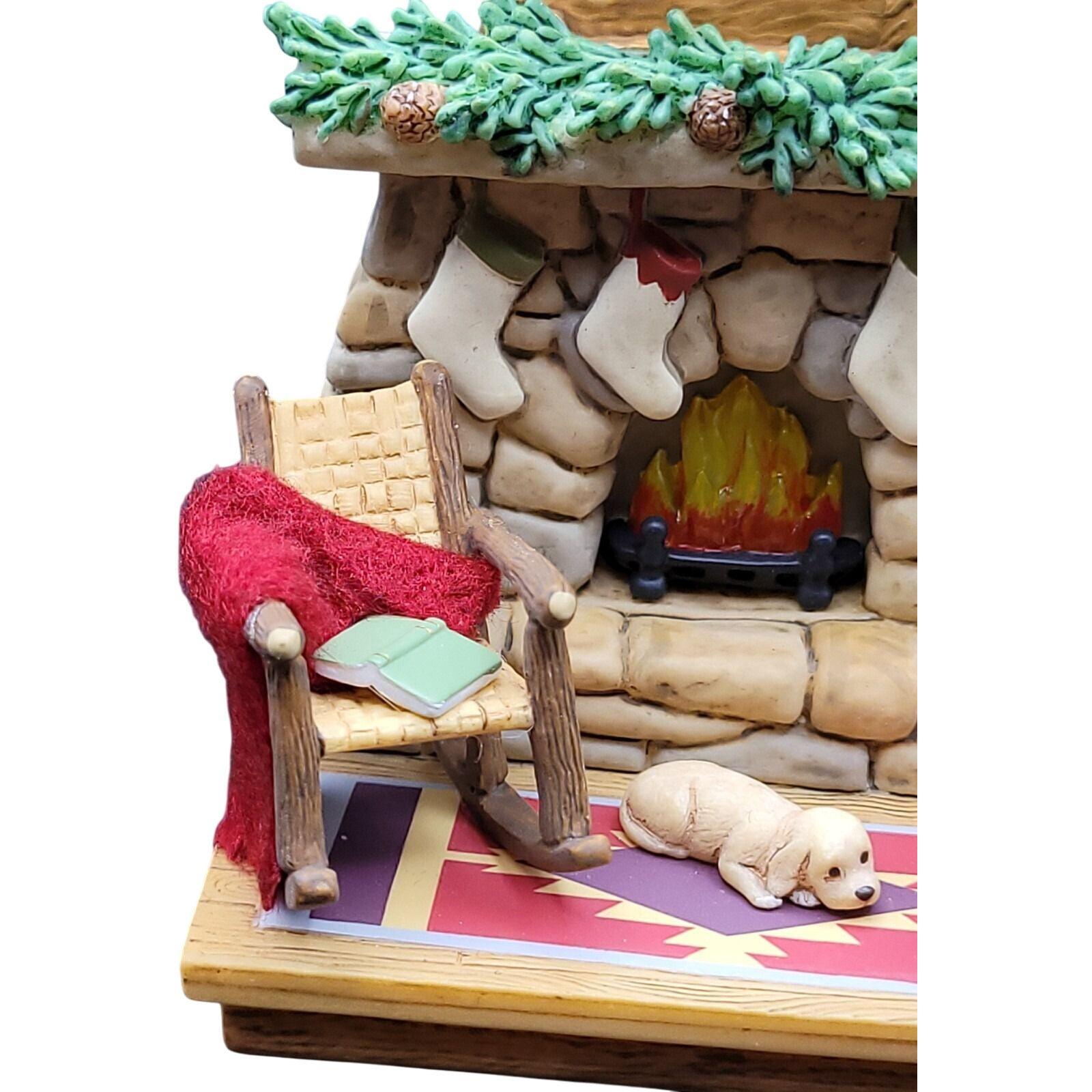 2007 A Quiet Moment Hallmark Ornament (Golden Retriever by Fireplace) QXG7099