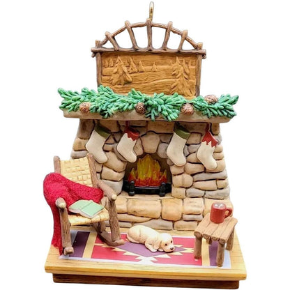 2007 A Quiet Moment Hallmark Ornament (Golden Retriever by Fireplace) QXG7099