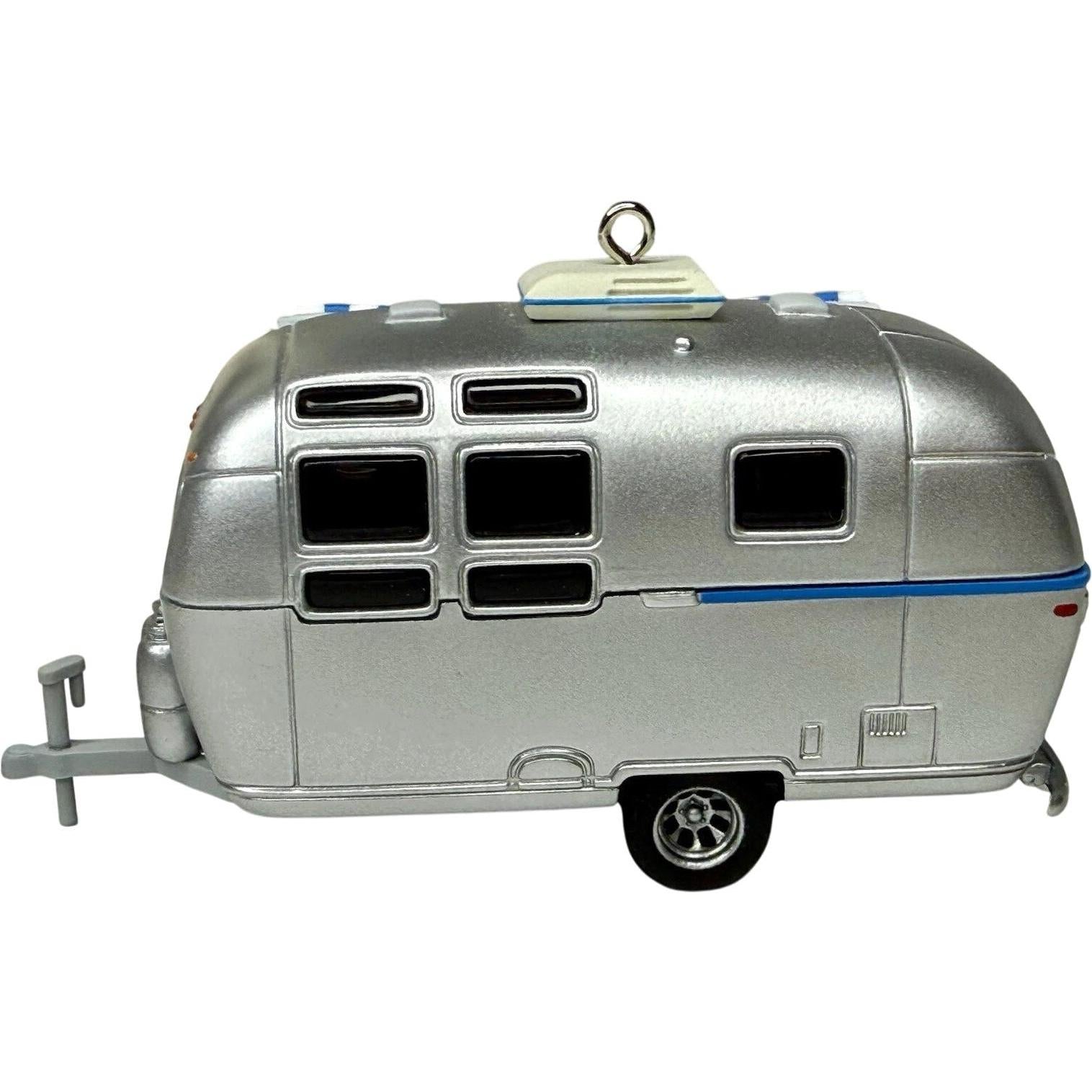 2007 Airstream Dreams Hallmark Ornament (Happy Camper) QXI2157