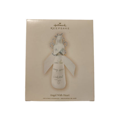 2007 Angle with Heart Hallmark Ornament (Angel) QXG6279