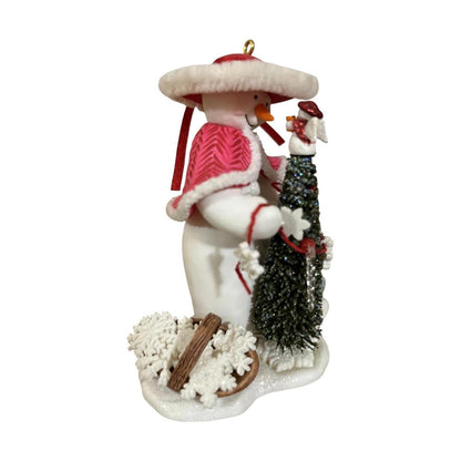2007 Decorating Snow Lady Hallmark Ornament (Snowman) QXC7003 Image4