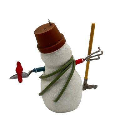 2007 Getting Ready to Garden Hallmark Ornament (The Snowmen of Winter Garden) QP6129