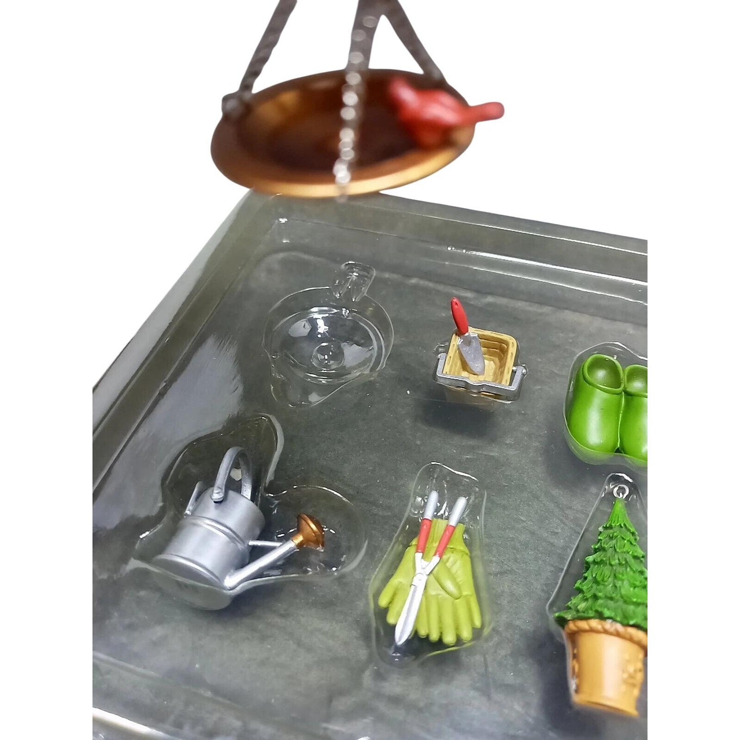 2007 Green Thumb Gardening Hallmark Ornament (Garden) QXM8137