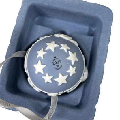 2007 Holiday Parade Wedgewood Hallmark Ornament (Ball) QXE9139