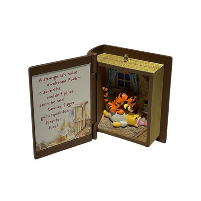2007 Surprised to Meet You Hallmark Ornament (Winnie the Pooh) QXD4417