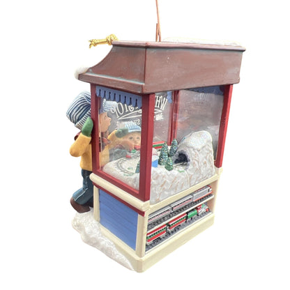 2007 Whistle Stop Hallmark Ornament (Christmas Window) QXC7001 Image4