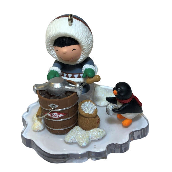 2007Ice Cream Hallmark Ornament (Frosty Friends) QX7147