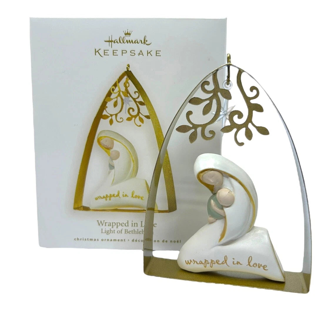 2008 Wrapped in Love Hallmark Ornament (Light of Bethlehem) QXT8321