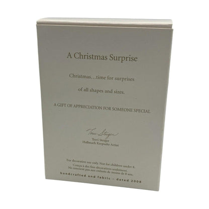 2008 A Christmas Surprise Hallmark Ornament (Mittens) AD4300AI Image4