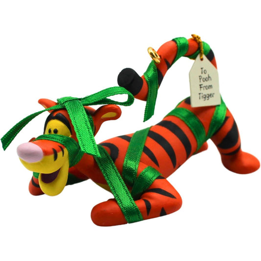 2008 A Present for Pooh Hallmark Ornament (Winnie the Pooh) QXD4144