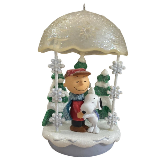 2008 Christmas Hugs Hallmark Ornament (Peanuts) QXC8010 Image1