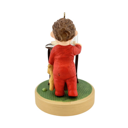 2008 I Saw Mommy Kissing Santa Claus Hallmark Ornament (Children) QSR8021