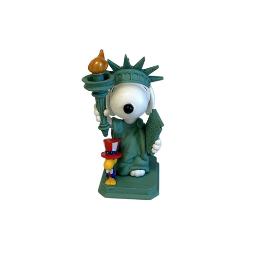 2008 Patriotic Pals Hallmark Ornament (Spotlight on Snoopy) QX4004 Image1