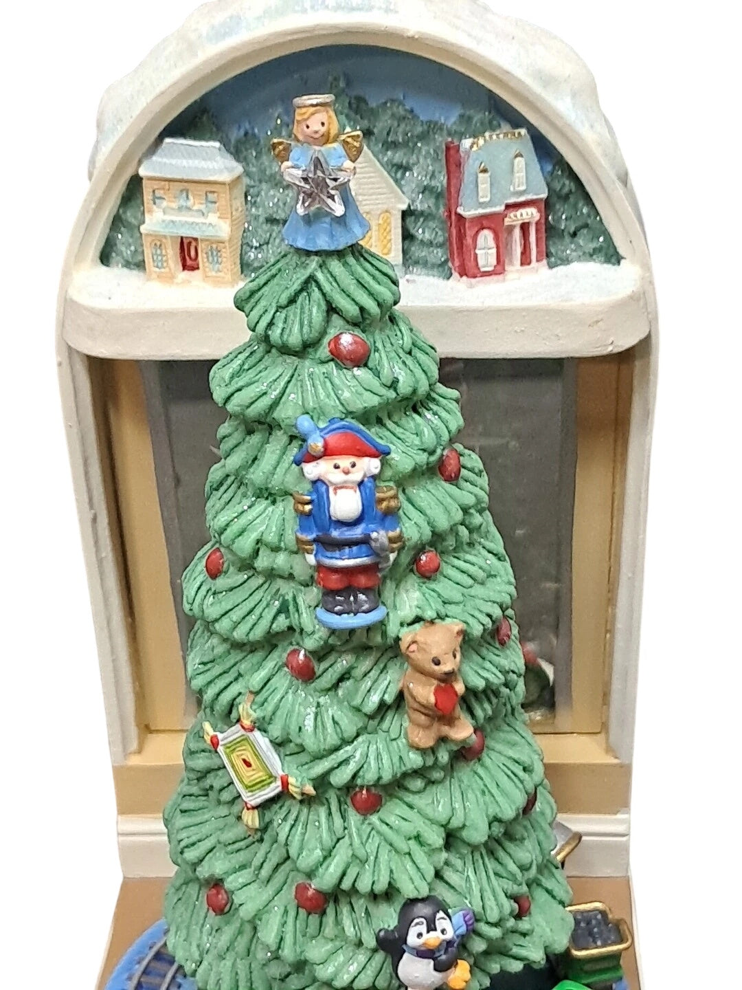 2008 The Little Window- Shoppers Hallmark Ornament (Christmas Window) QMP4002