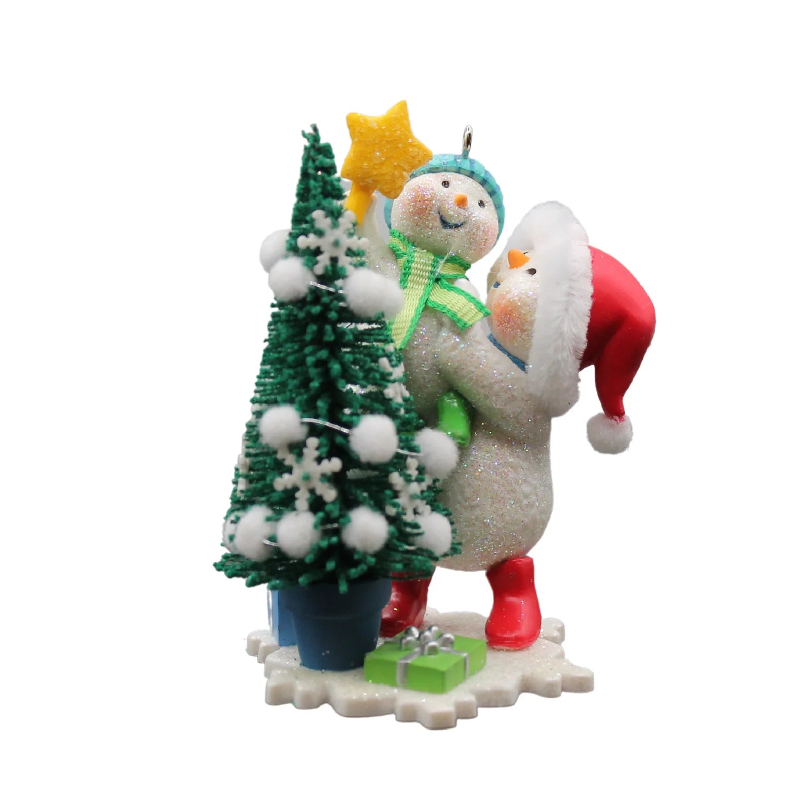 2008 Trimming the Tree Hallmark Ornament (Making Memories) QX7274