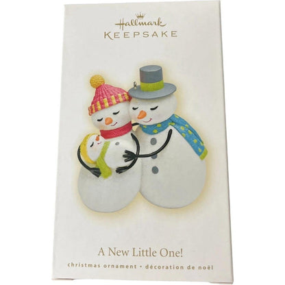 2009 A New LIttle One! Hallmark Ornament (Snowmen) QXG6515