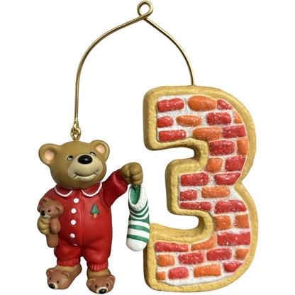 2009 My Third Christmas Hallmark Ornament (Child's Age Collection) QXG6055