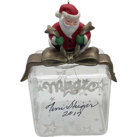 2009 Santa's Magic Touch Hallmark Ornament (Santa Claus) QHC4032