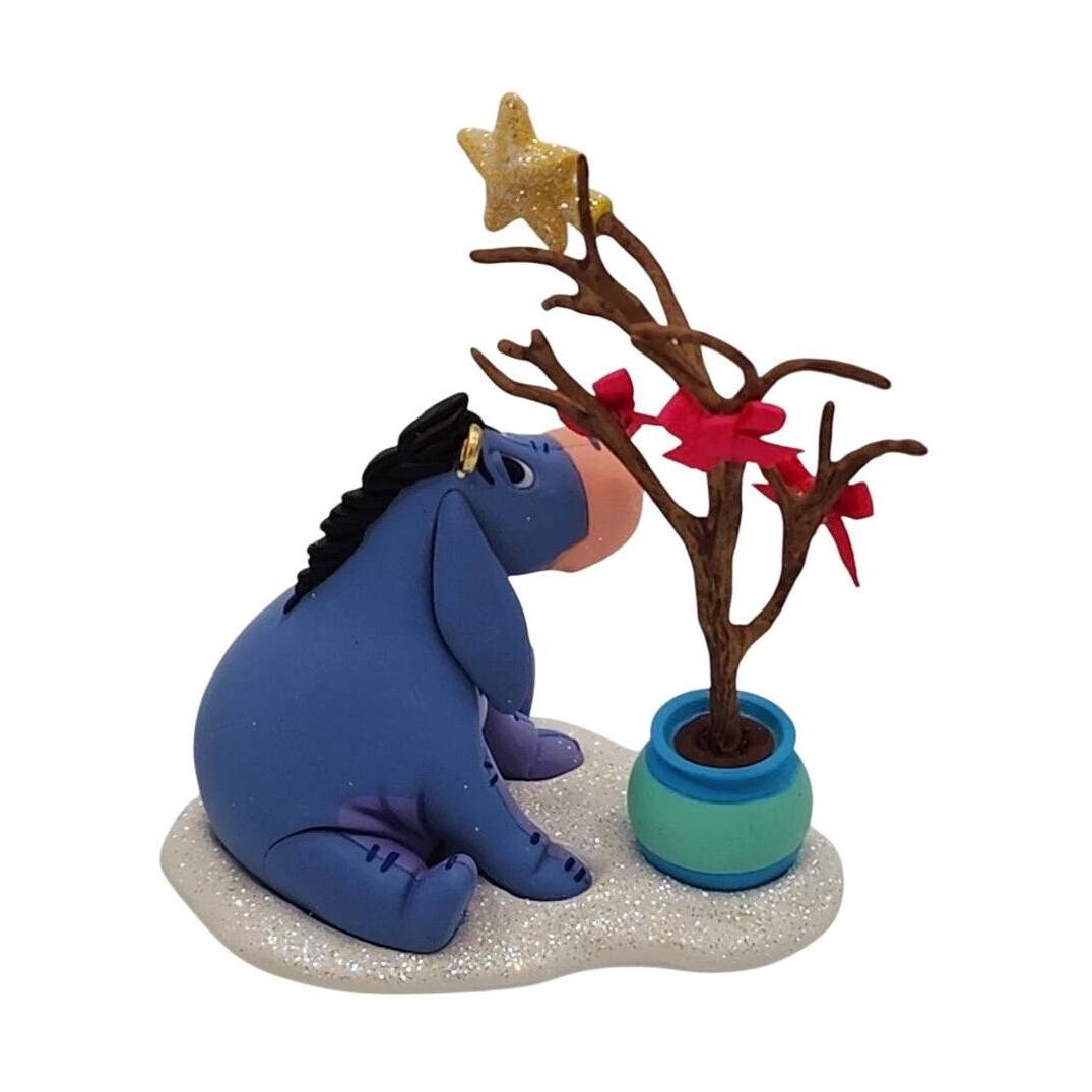 2009 A Humble Sort of Christmas Hallmark Ornament (Winnie the Pooh) QXD2002 Image4