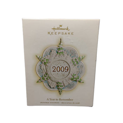 2009 A Year to Remember Hallmark Ornament (Snowflake) QXG6625