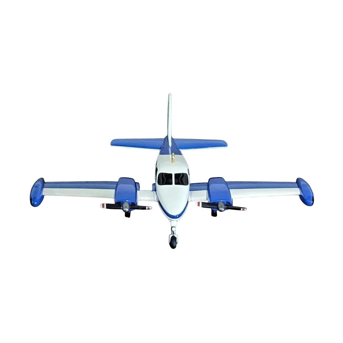 2009 Cessna 310 Hallmark Ornament (Sky's the Limit) QX8302 Image6