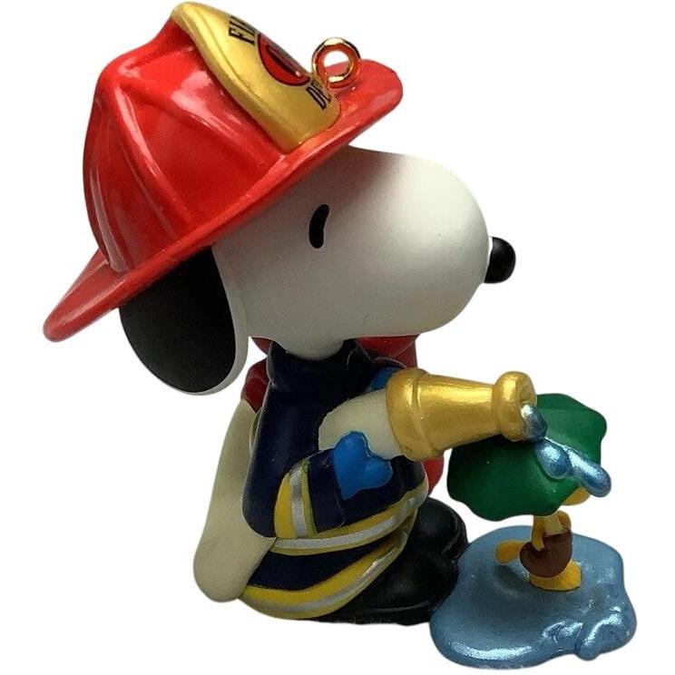 2009 Firefighter Snoopy Hallmark Ornament (Spotlight on Snoopy) QX8102