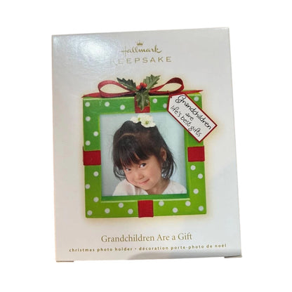 2009 GrandChildren Are a Gift Hallmark Ornament (Photo Holder) QXG6682