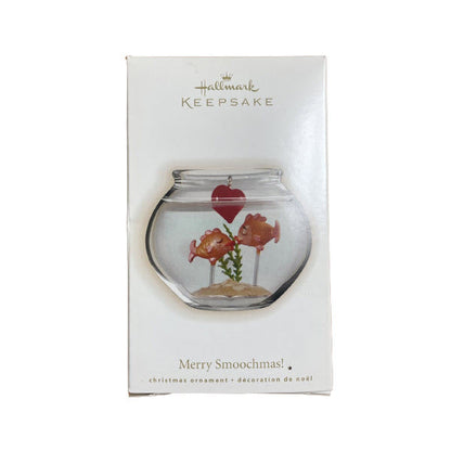2009 Merry Smoochmas! Hallmark Ornament (Fish) QXG6042