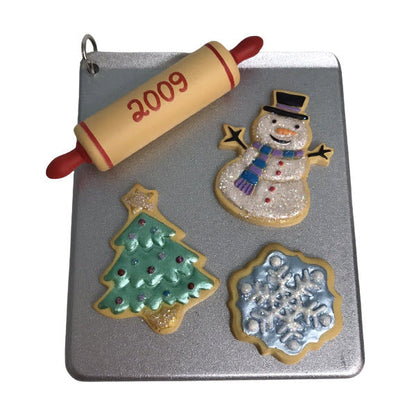 2009 Season's Treatings Hallmark Ornament (Season's Treatings) QX8242