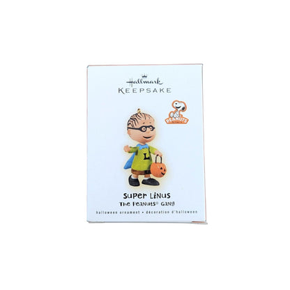 2009 Super Linus Hallmark Ornament (Peanuts) QFO4015 Image2