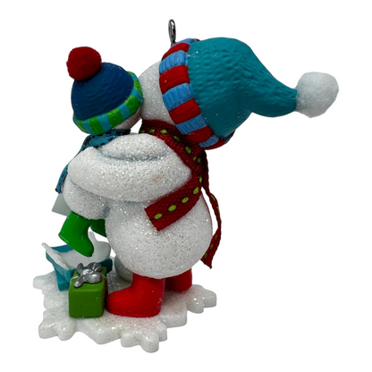 2009 The Sweetest Gift Hallmark Ornament (Making Memories) QX8332