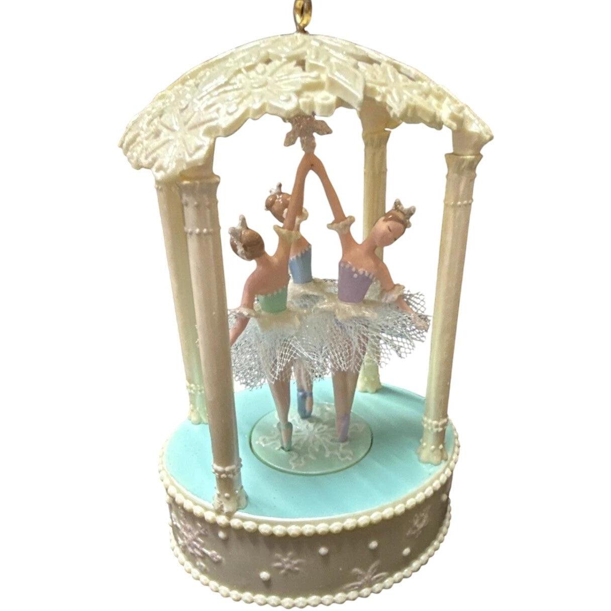2009 Waltz of the Snowflakes Hallmark Ornament (Ballet) QXG6015