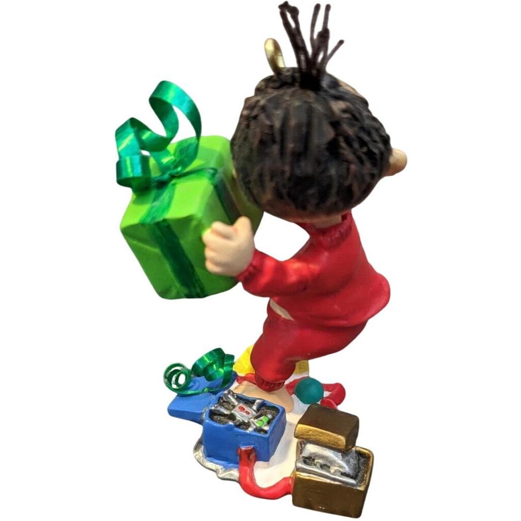 2009 What Could It Be? Hallmark Ornament (Children) QXG7581