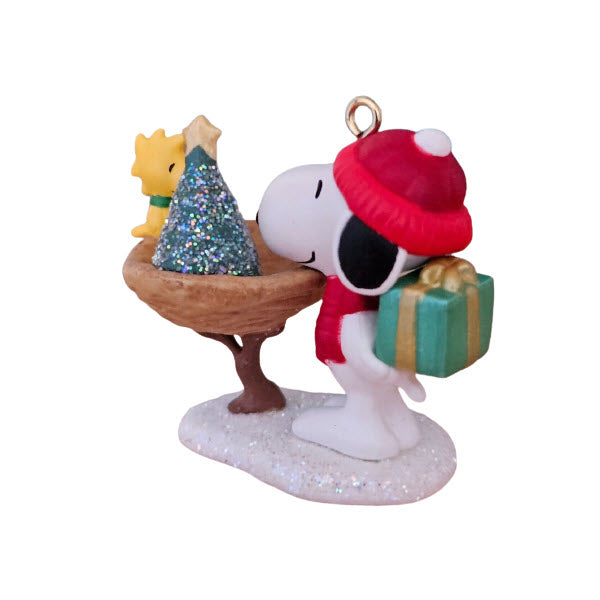 2009 Winter Fun with Snoopy Hallmark Ornament (Peanuts) QXM9002