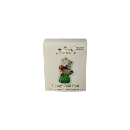 2010 A Beary Cool Treat Hallmark Ornament (Polar Bear) QXM9046 Image2