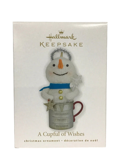 2010 A Cupful of Wishes Hallmark Ornament (Snowmen) QXG7346