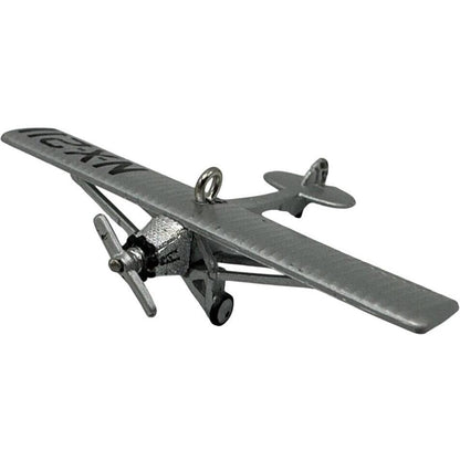 2010 A Friendly Sort of Gift Hallmark Ornament (Winnie the Pooh) QXM5181