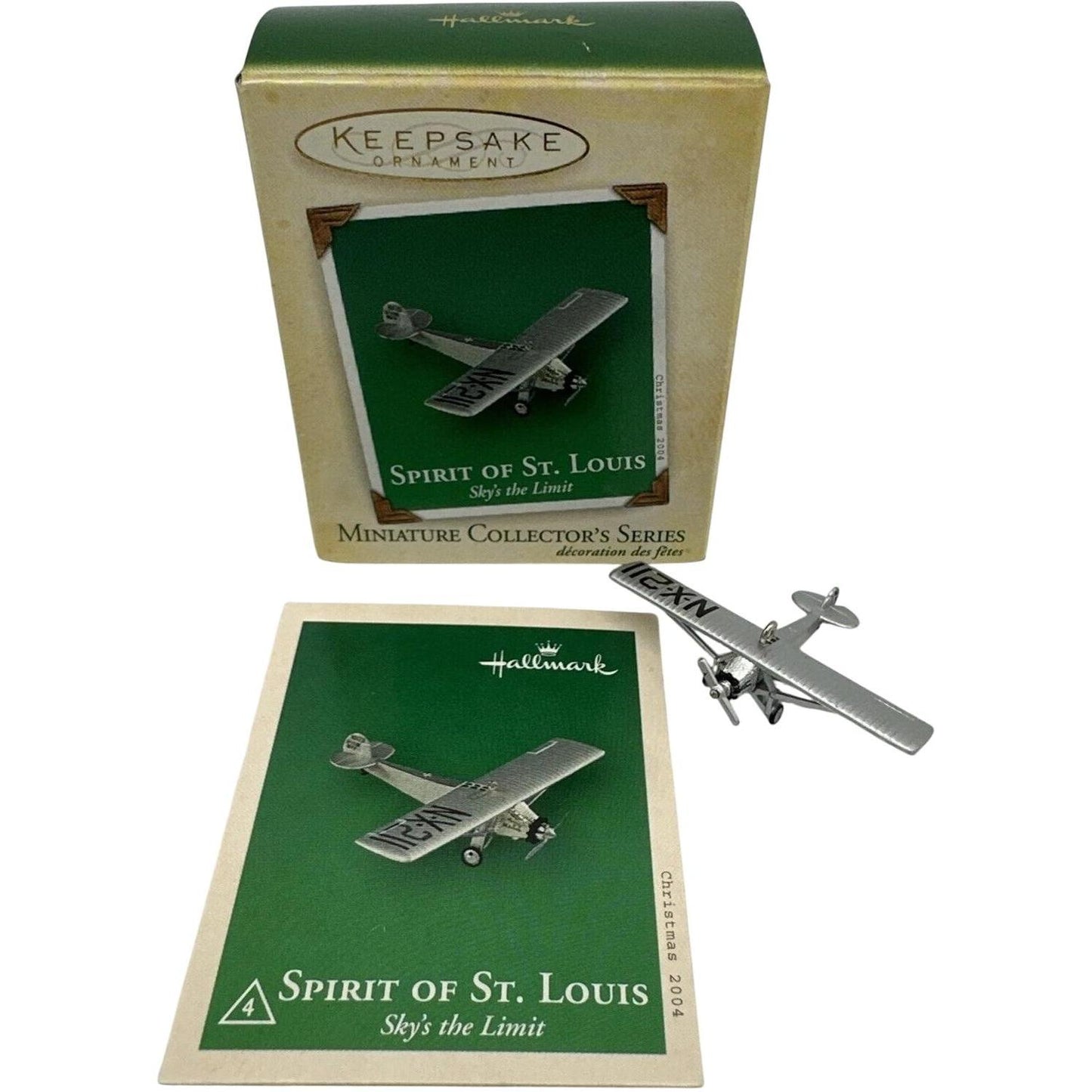 2010 A Friendly Sort of Gift Hallmark Ornament (Winnie the Pooh) QXM5181