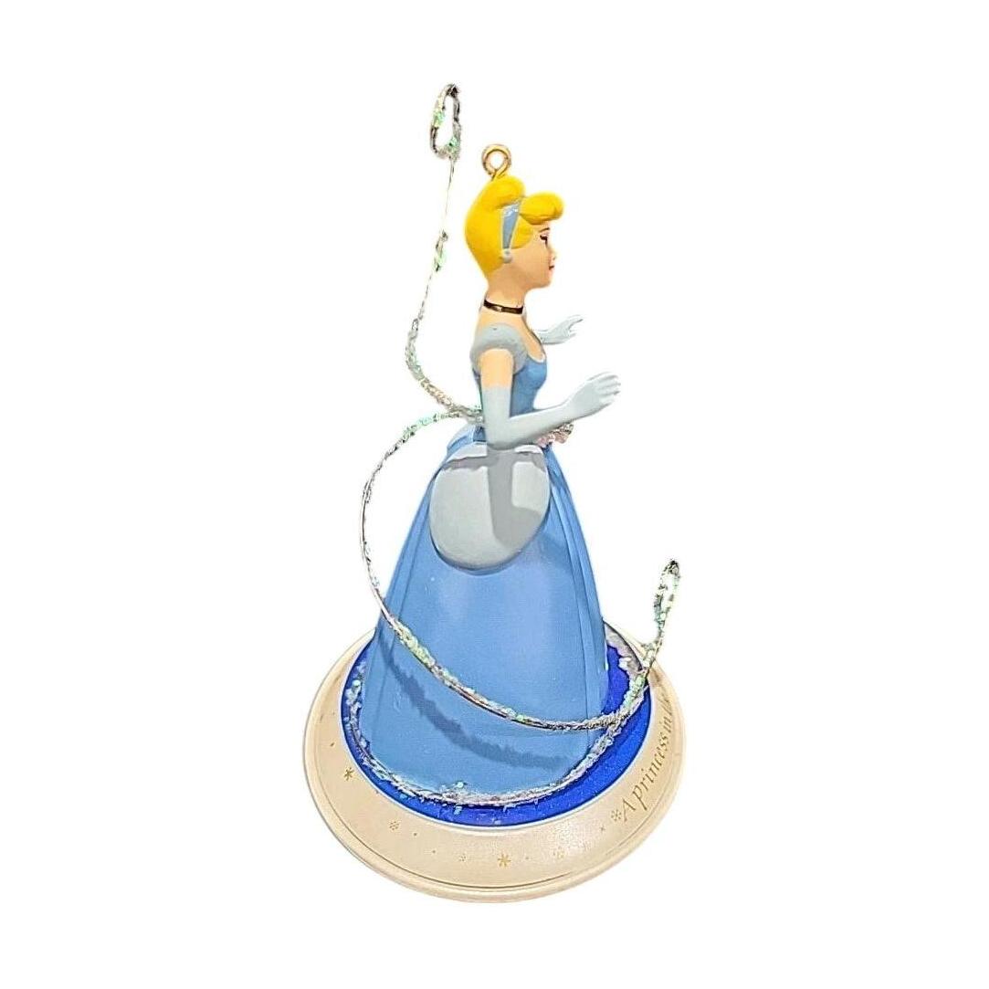 2010 Bippity Boppity Boo! Hallmark Ornament (Cinderella) QXD1053 Image5