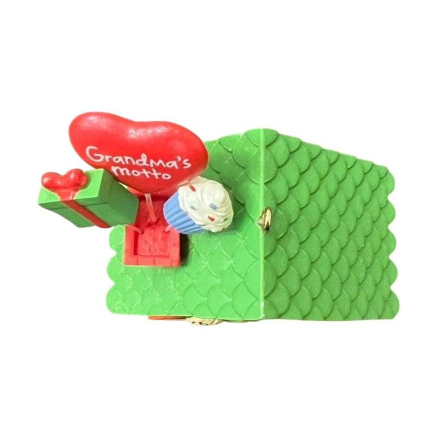 2010 Good Times at Grandma's Hallmark Ornament (Grandma) QXG7463 Image6